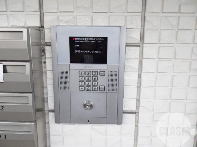 21/30 エントランス