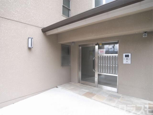 21/30 エントランス