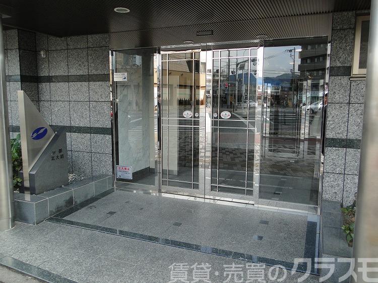 28/30 エントランス