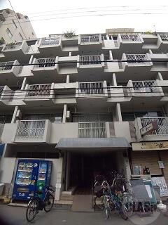 16/30 エントランス