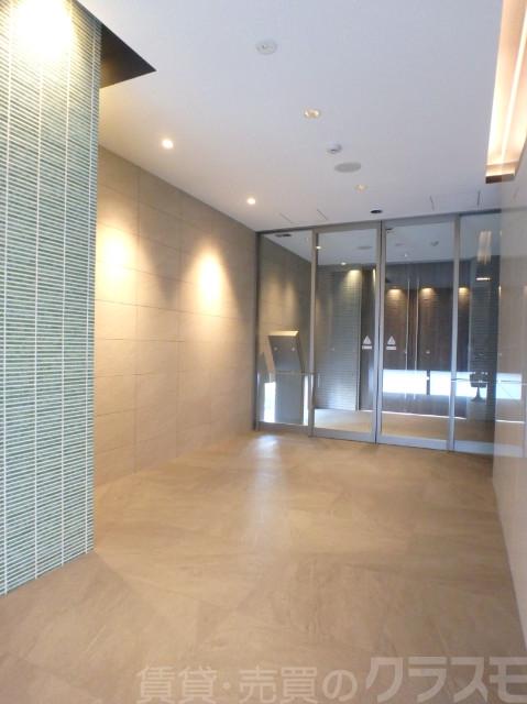 26/30 エントランス