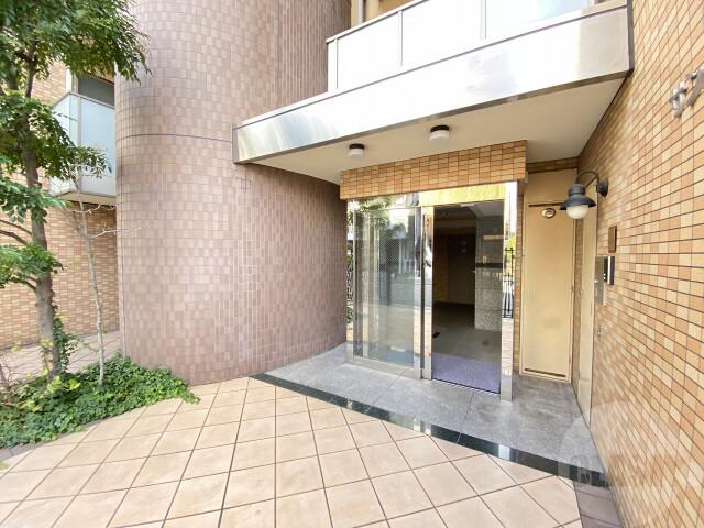 23/30 エントランス