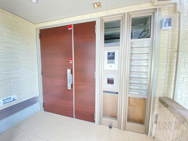 21/27 エントランス