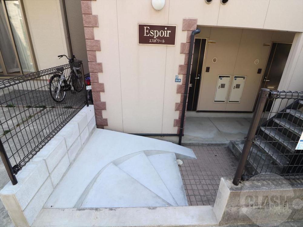 22/30 エントランス