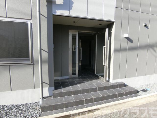 28/30 エントランス