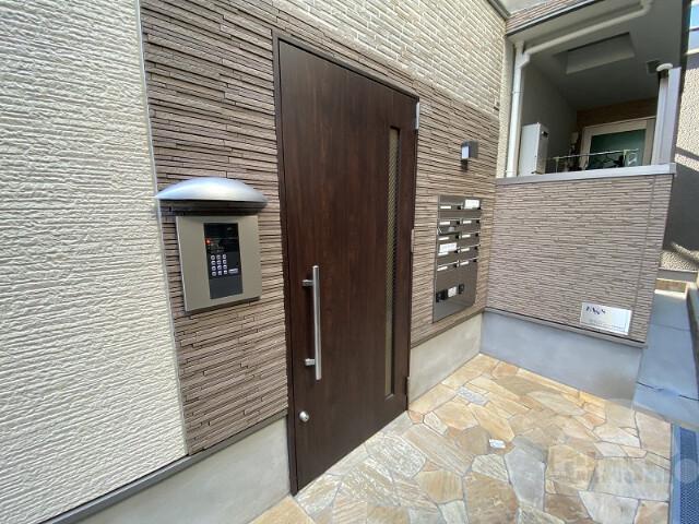 19/30 エントランス