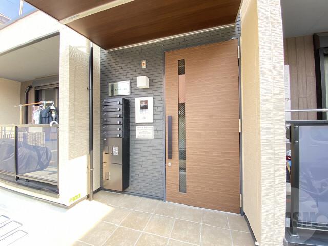 18/23 エントランス