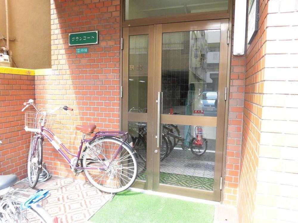 23/30 エントランス