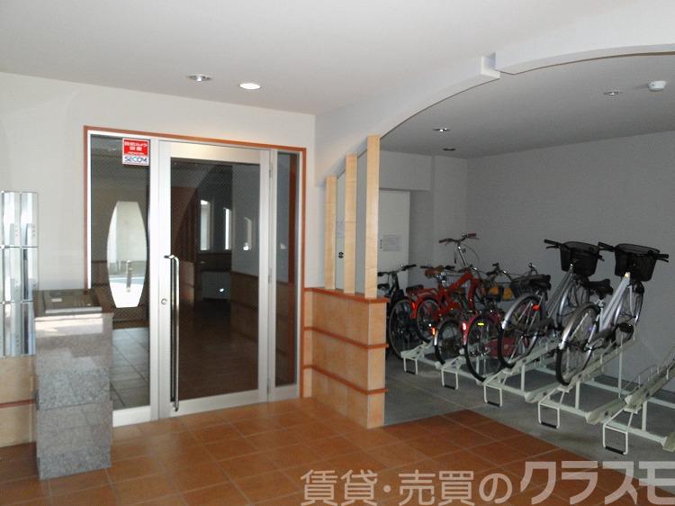 28/30 エントランス