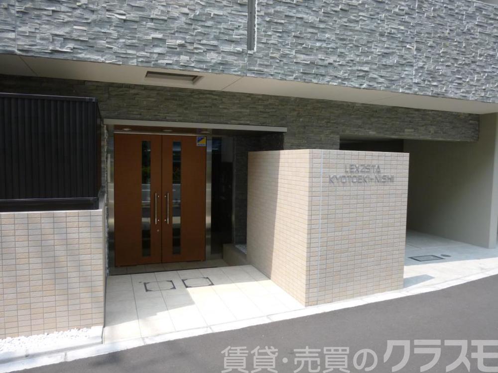 30/30 エントランス