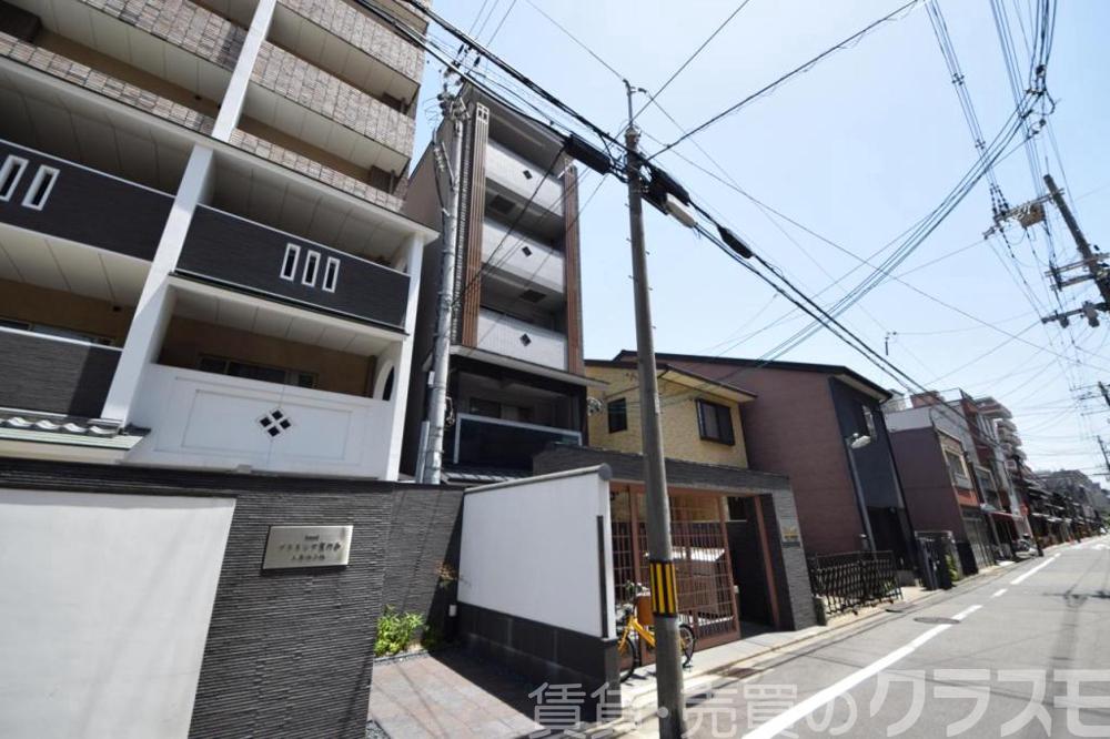 28/30 エントランス