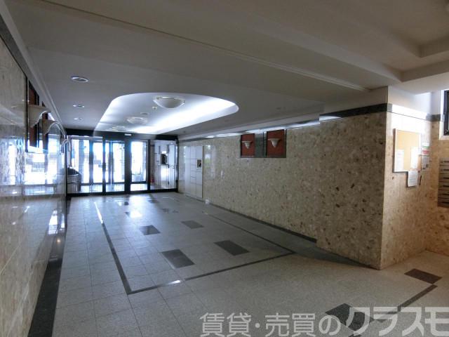 27/30 エントランス