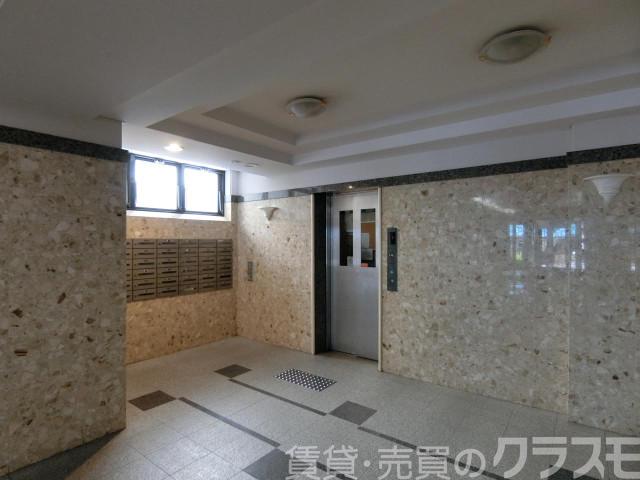 28/30 エントランス