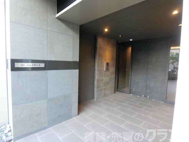 28/30 エントランス