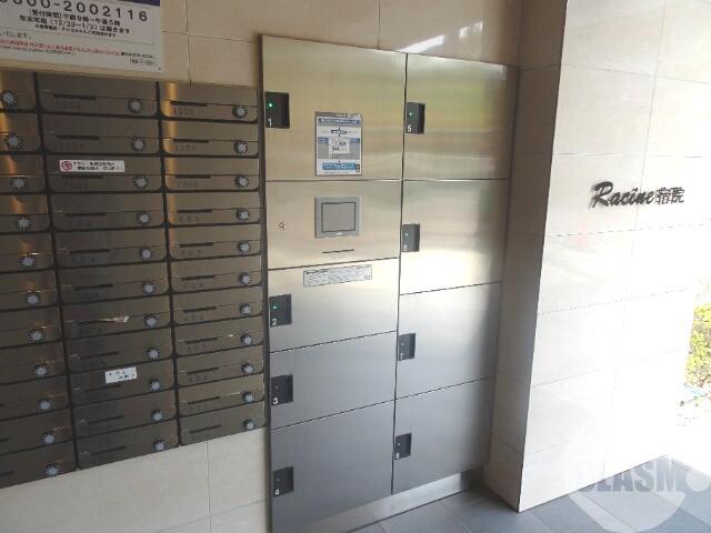 22/28 エントランス