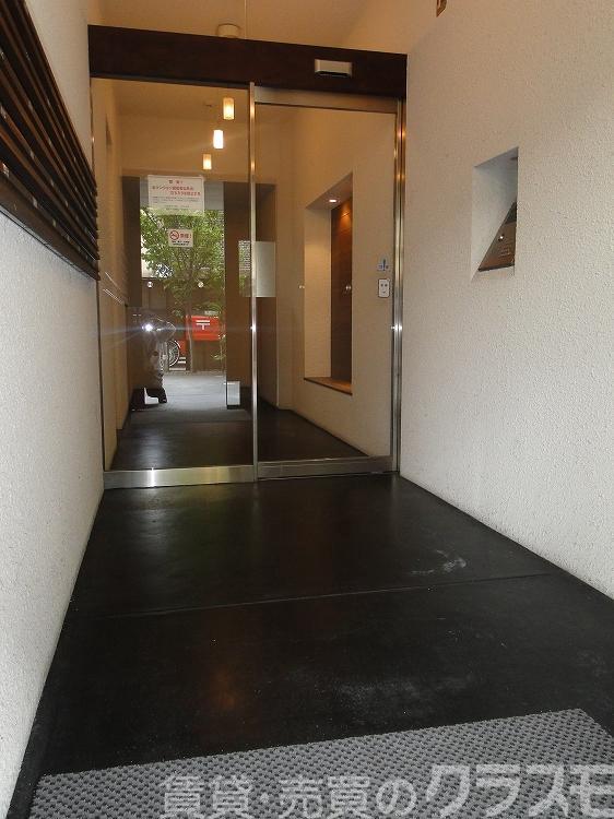 28/30 エントランス