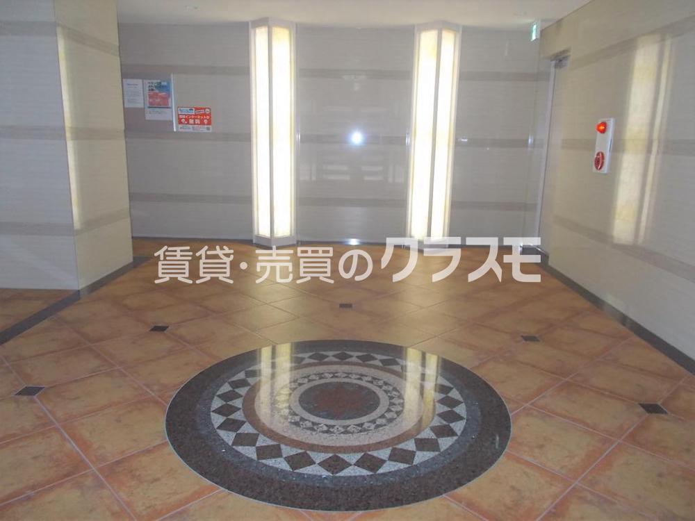 21/30 エントランス