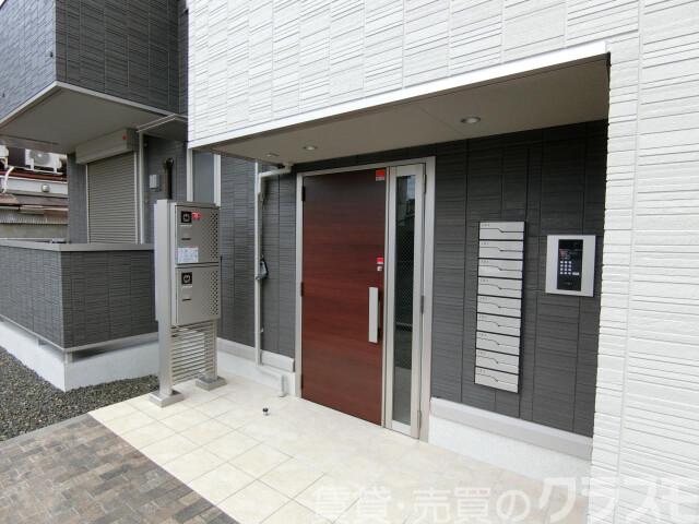 28/30 エントランス