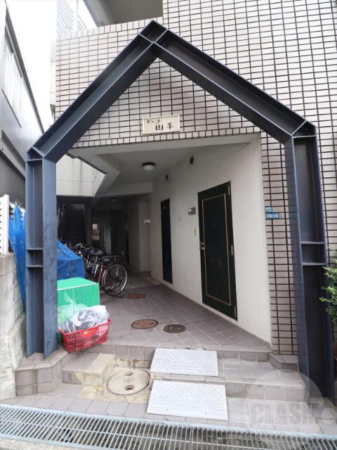 22/30 エントランス