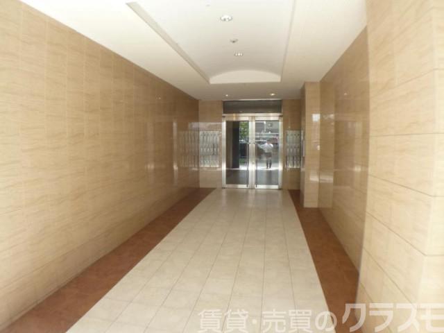 27/30 エントランス