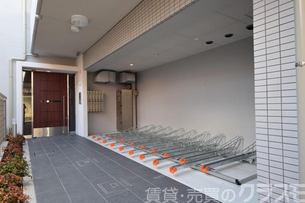 28/30 エントランス