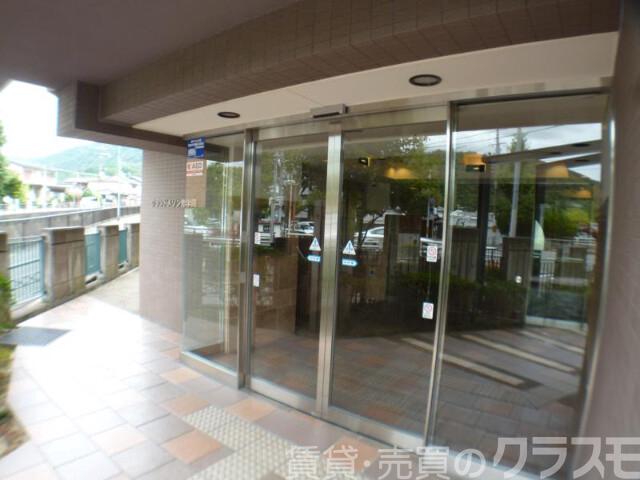 28/30 エントランス