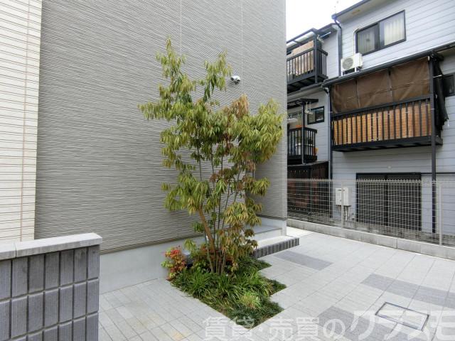 28/30 エントランス