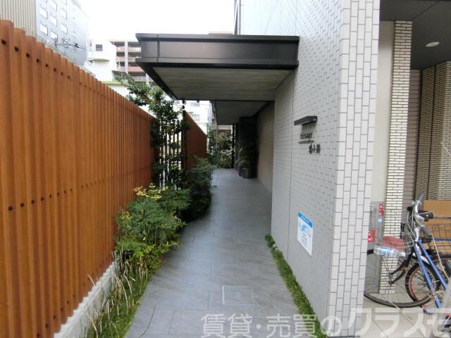 28/30 エントランス