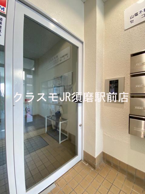 18/27 エントランス