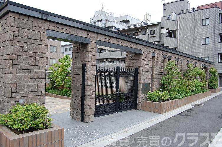 28/30 エントランス