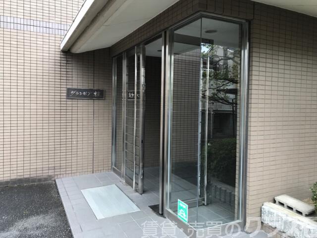 22/30 エントランス