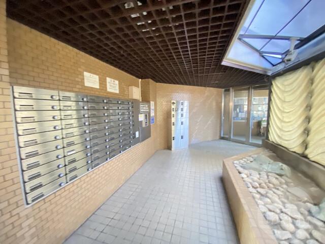 23/30 エントランス