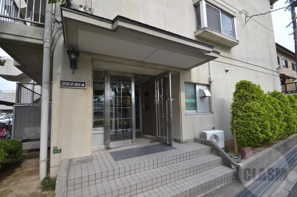 23/30 エントランス