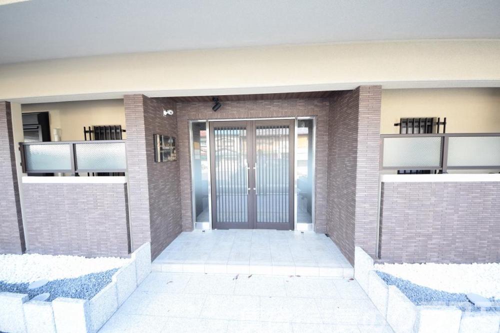 13/27 エントランス