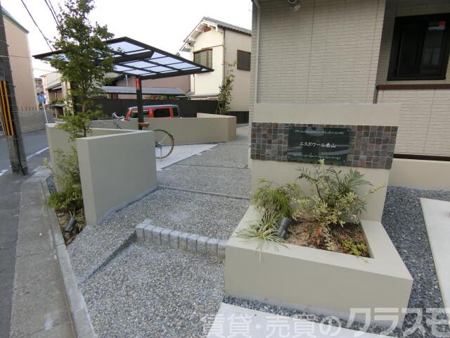 27/30 エントランス