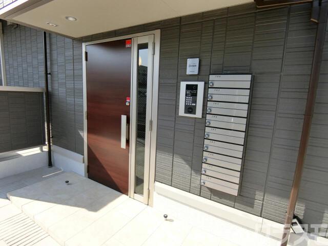 28/30 エントランス