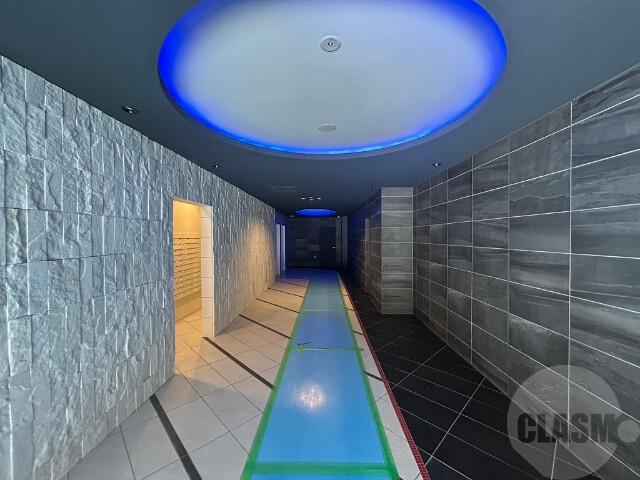 19/30 エントランス