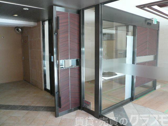 28/30 エントランス