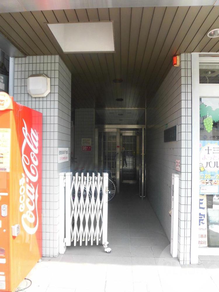 21/28 エントランス