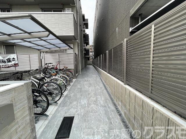 27/30 エントランス