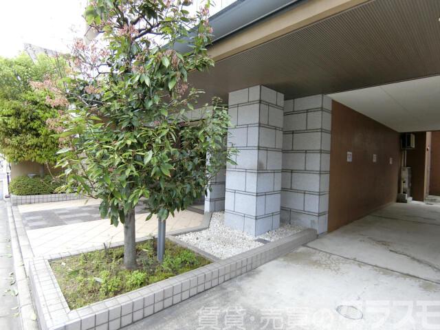 28/30 エントランス