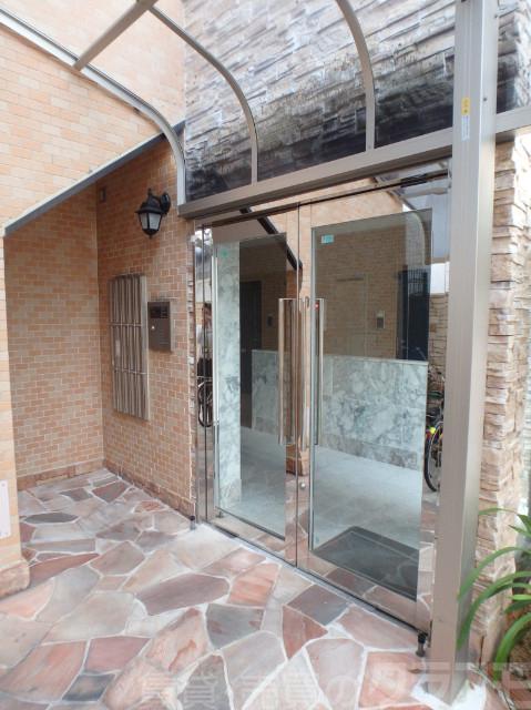 23/29 エントランス