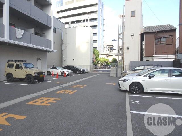 23/30 駐車場
