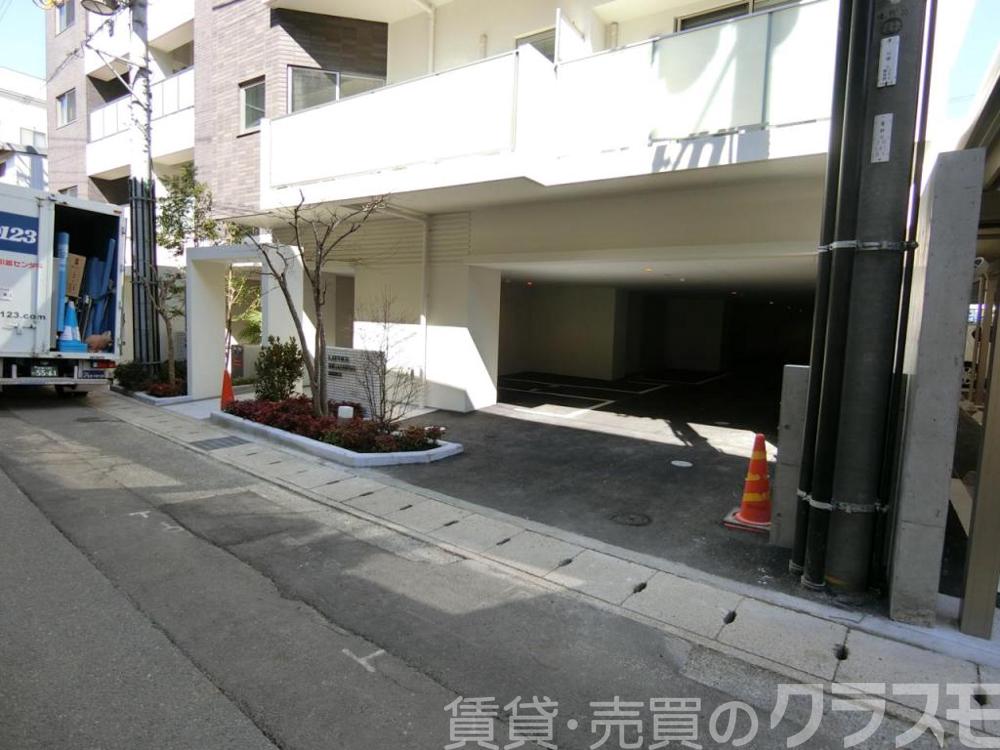 28/30 エントランス