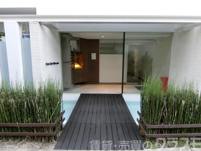 28/30 エントランス