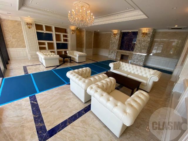 21/30 エントランス