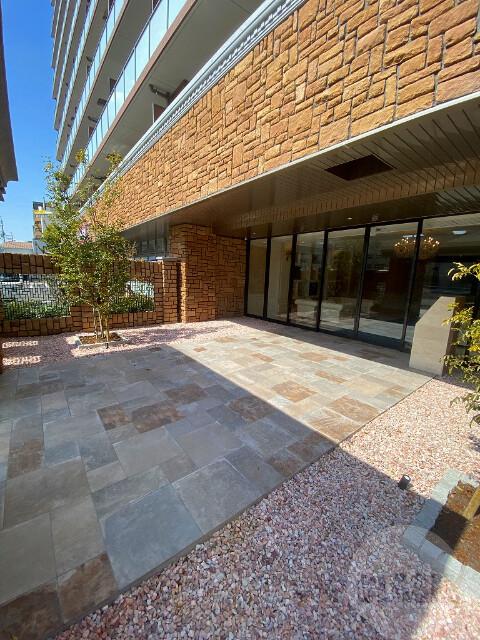 22/23 エントランス