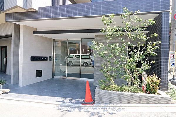 28/30 エントランス