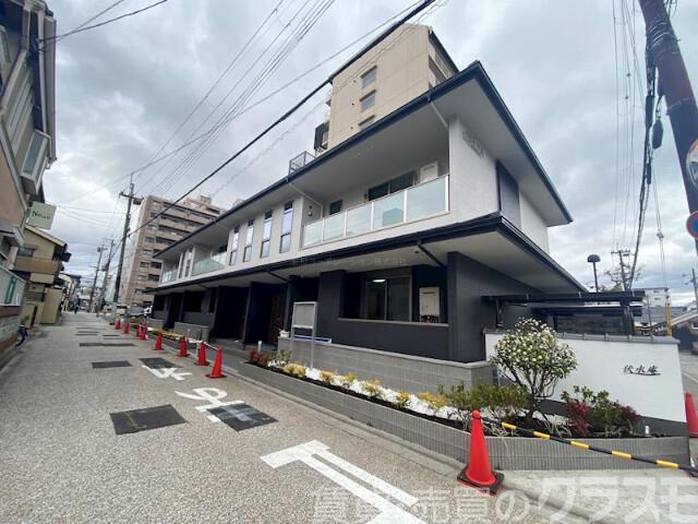 23/30 エントランス