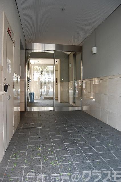 28/30 エントランス